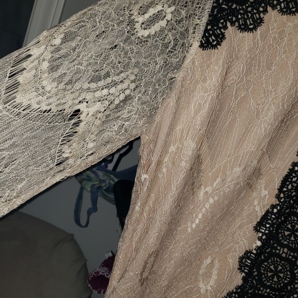 Long sleeve lace top - Picture 5 of 8